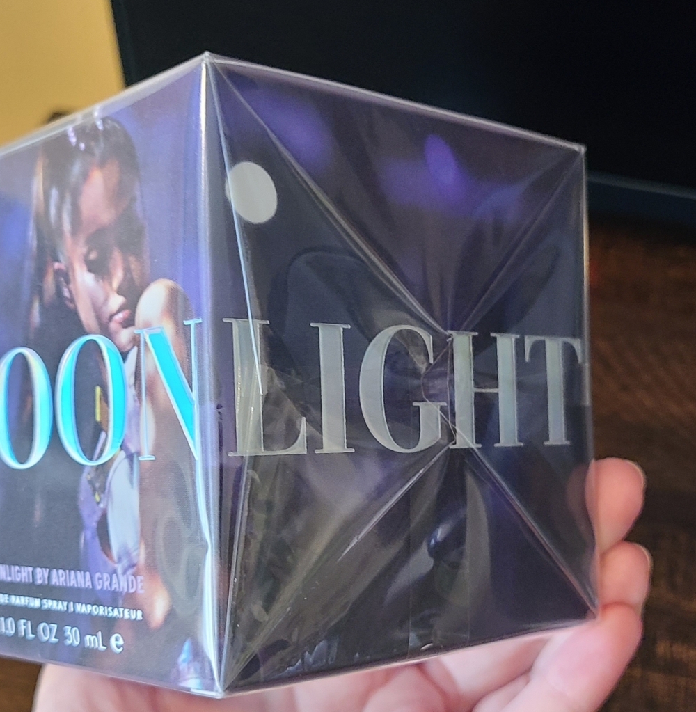 Ariana Grande Moonlight - Picture 12 of 15